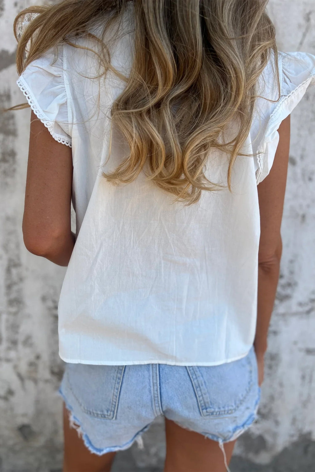 Lace Flutter Sleeve Pleated Round Neck Blouse