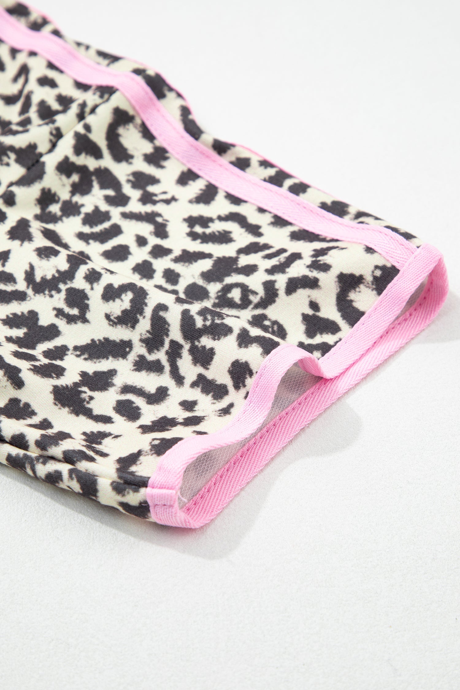 Leopard Contrast V-Neck Short Sleeve Top