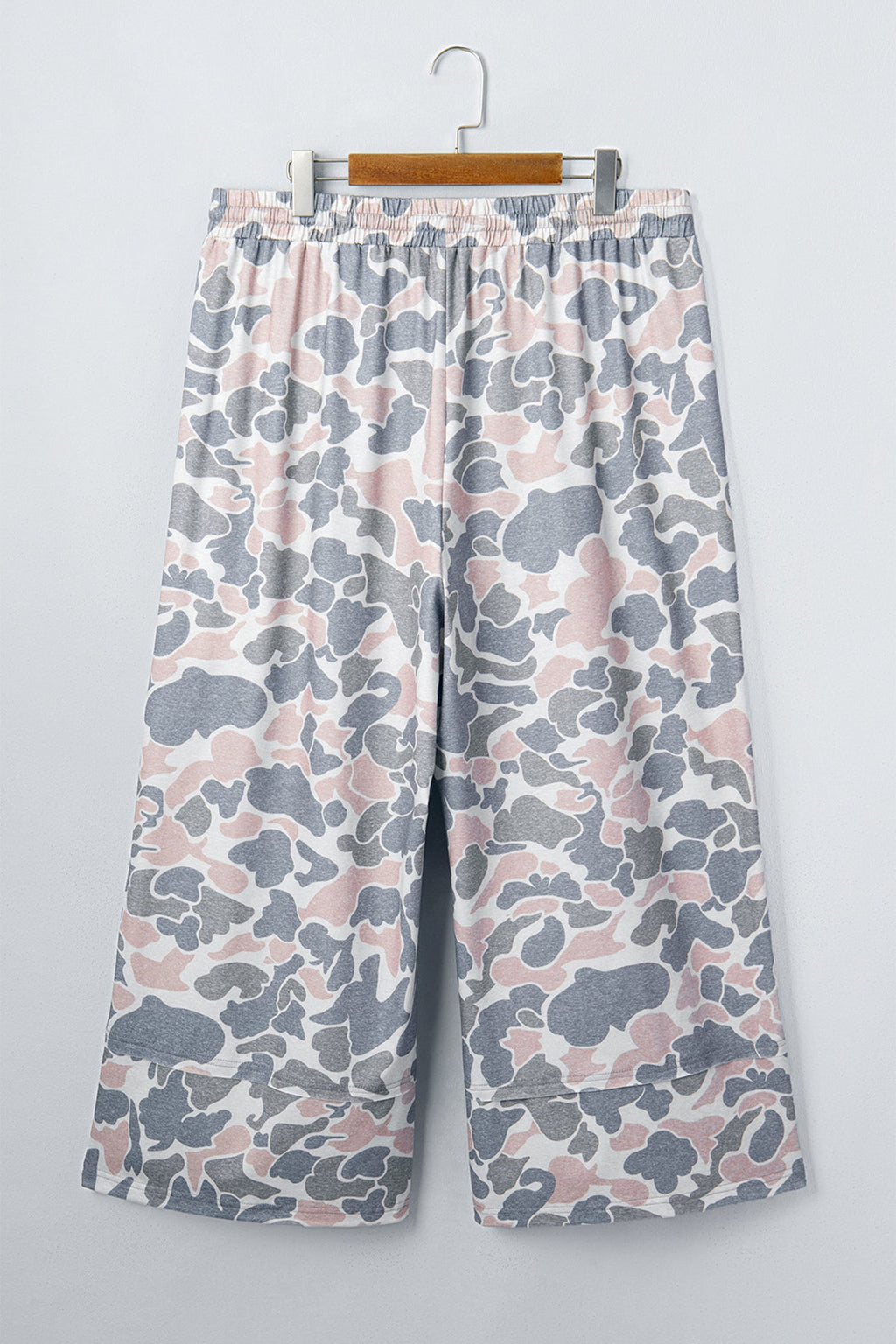 Plus Size Camo Patch Pocket Drawstring Cropped Pants