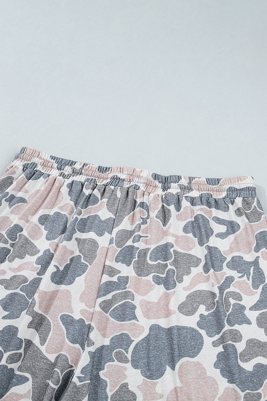 Plus Size Camo Patch Pocket Drawstring Cropped Pants