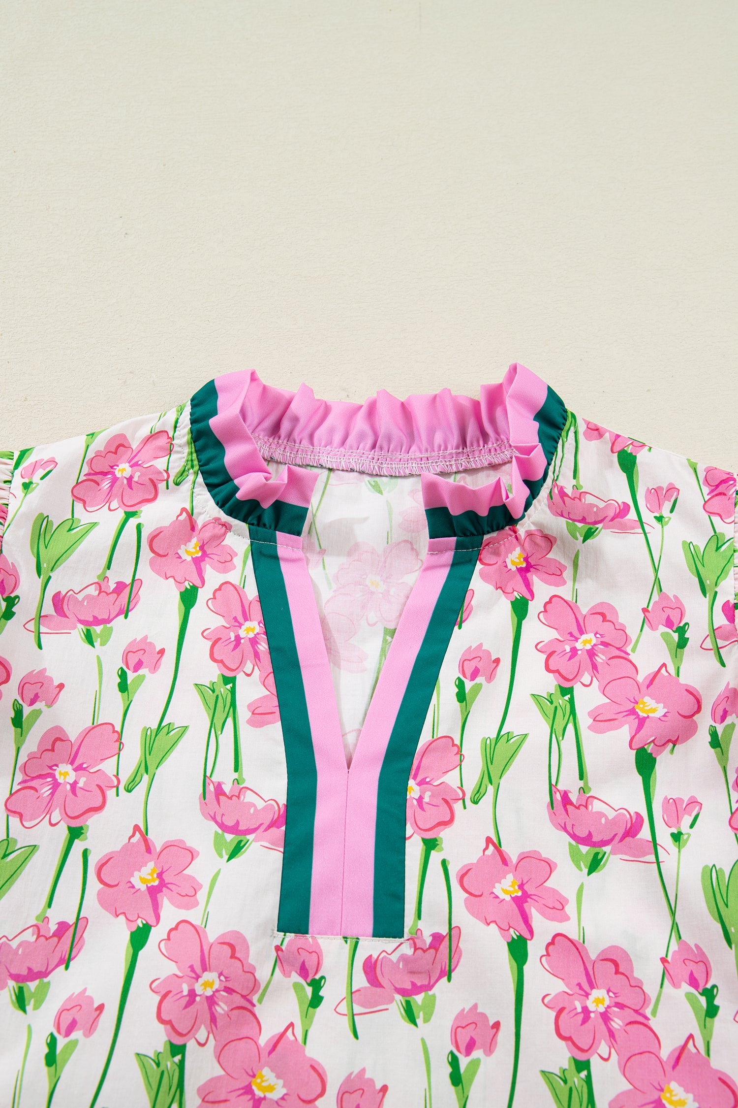 Floral Contrast Trim V-Neck Ruffle Short Sleeve Blouse