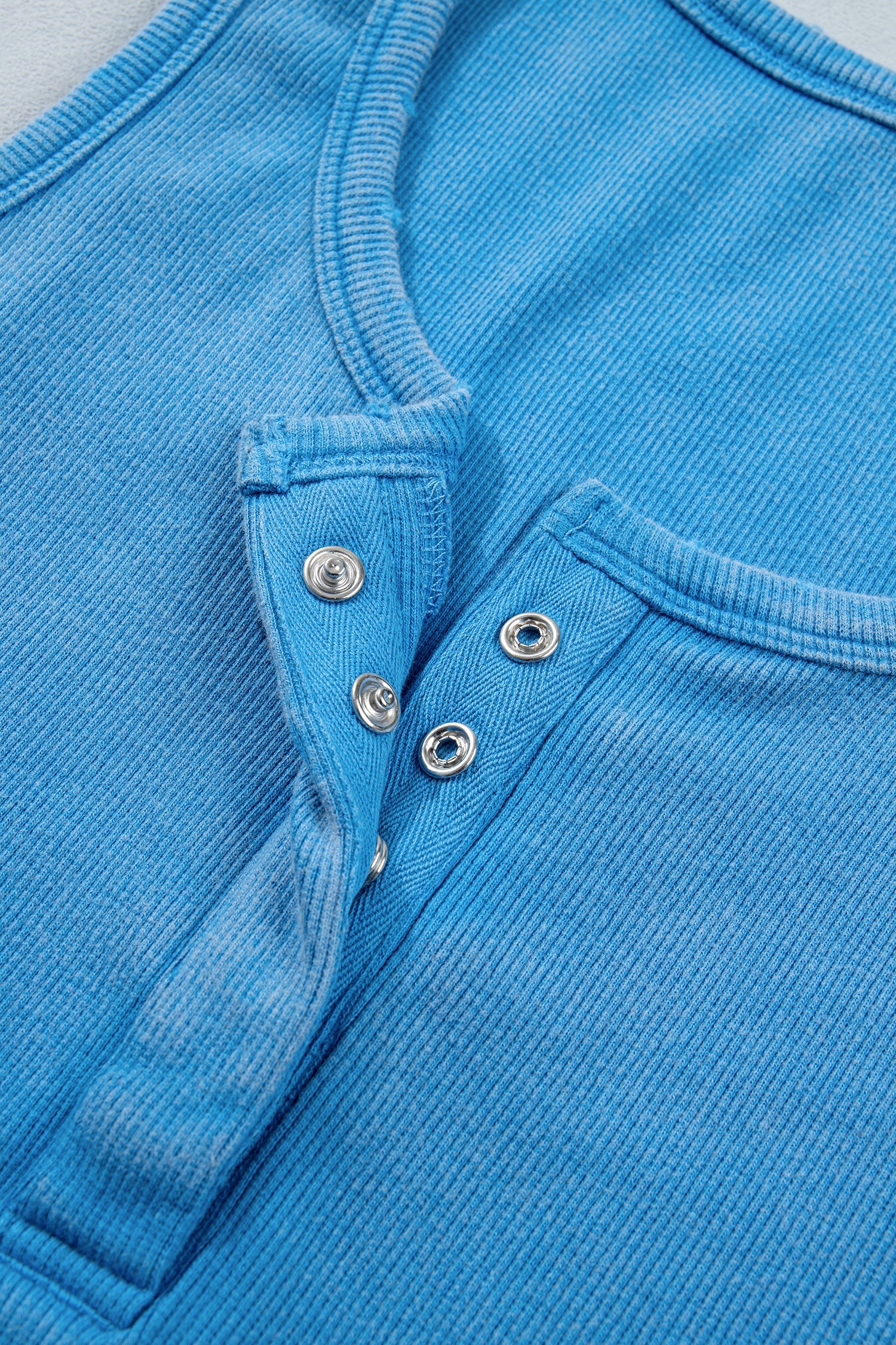 Solid Distressed Ribbed Mineral Wash Tank
